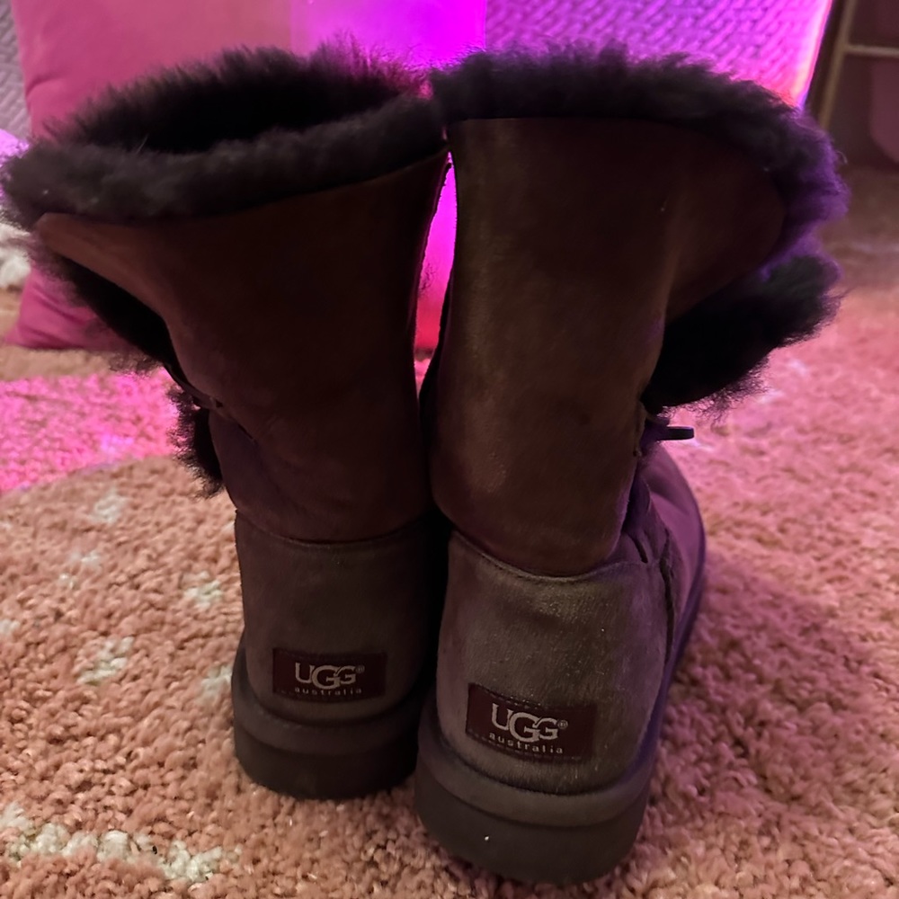 Ugg - Picture 4 of 4